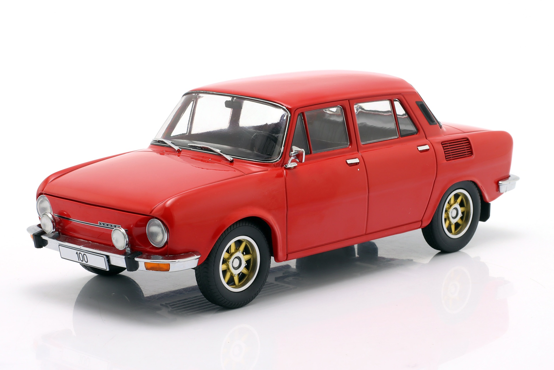 Skoda 100 Baujahr 1969 rot  ModelCar Group
