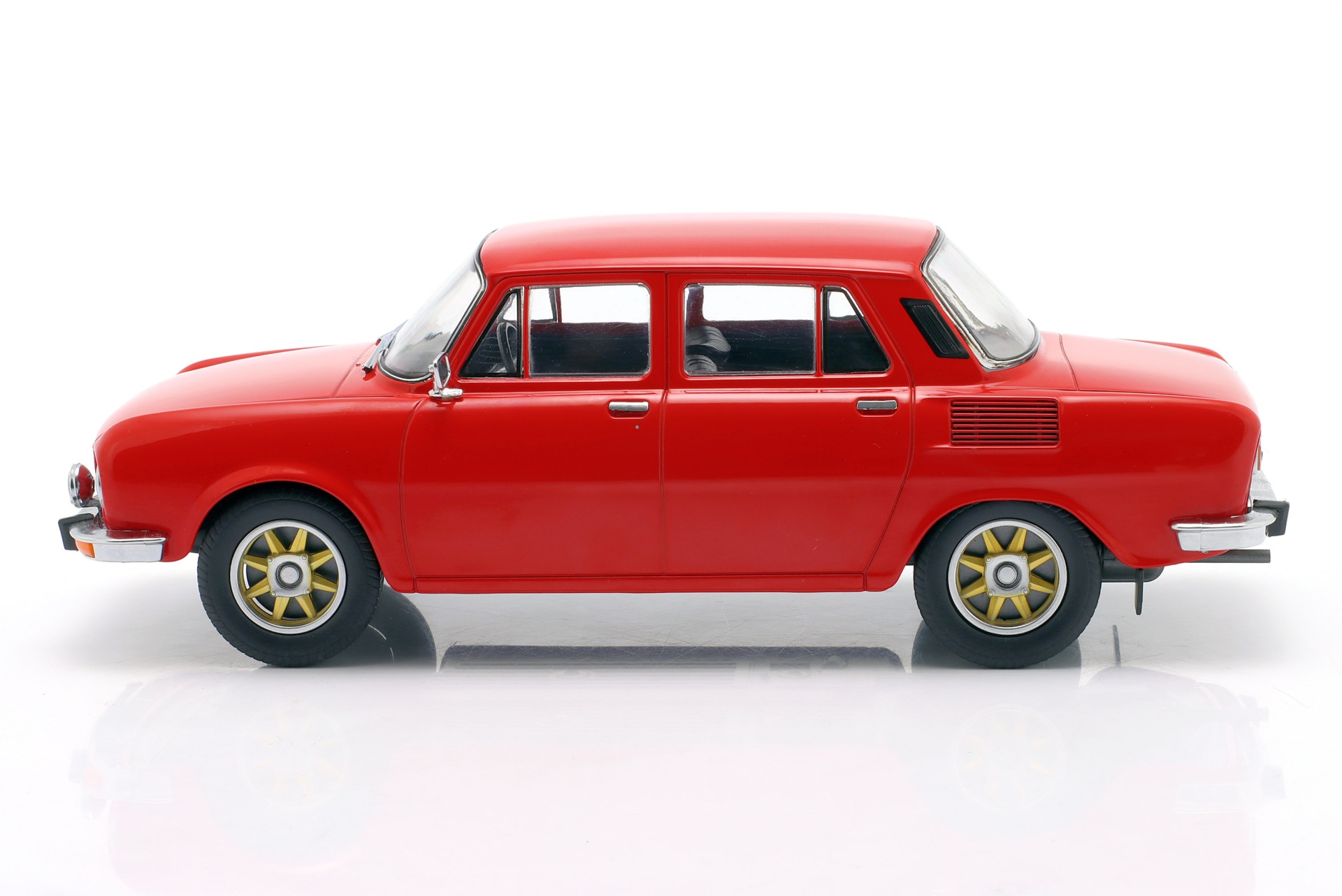 Skoda 100 Baujahr 1969 rot  ModelCar Group