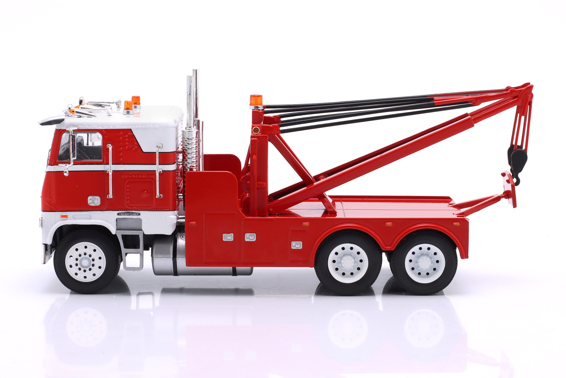 Freightliner FLA Abschleppwagen Baujahr 1987 rot / wei&szlig;  