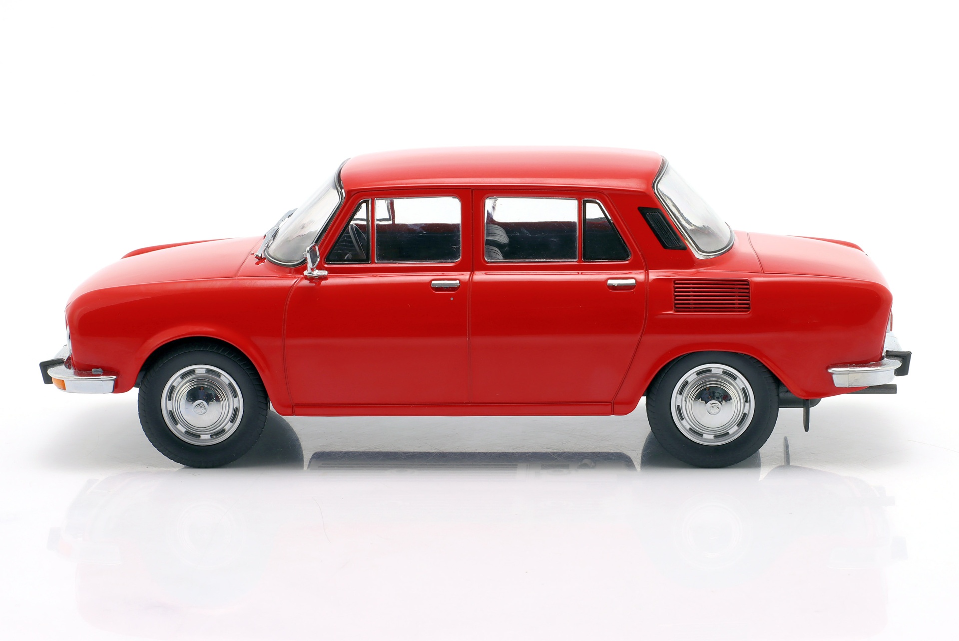 Skoda 100 Baujahr 1969 rot  ModelCar Group