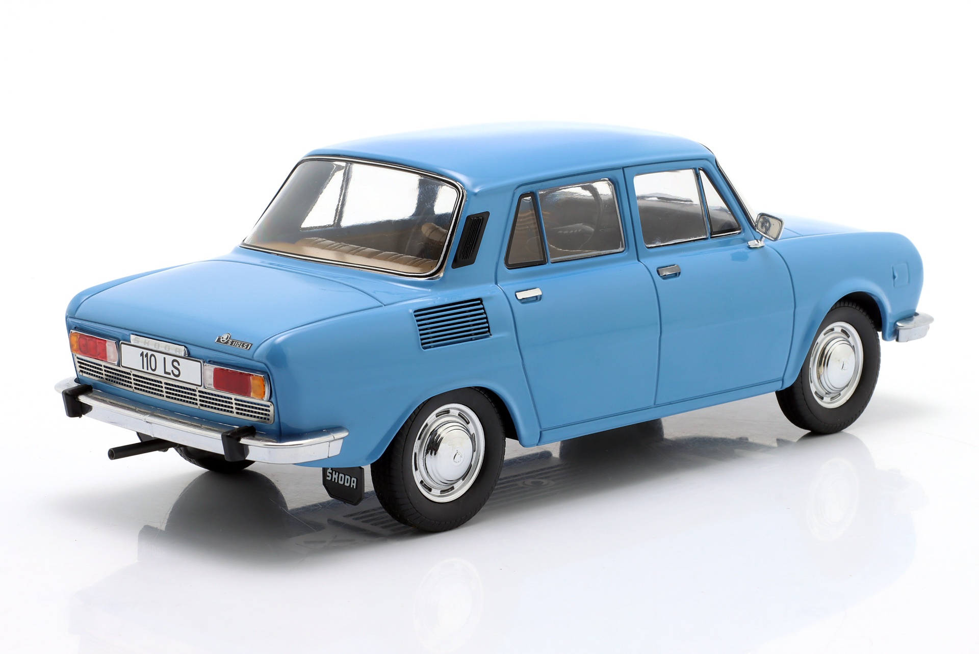 Skoda 110 LS Baujahr 1969 hellblau  ModelCar Group