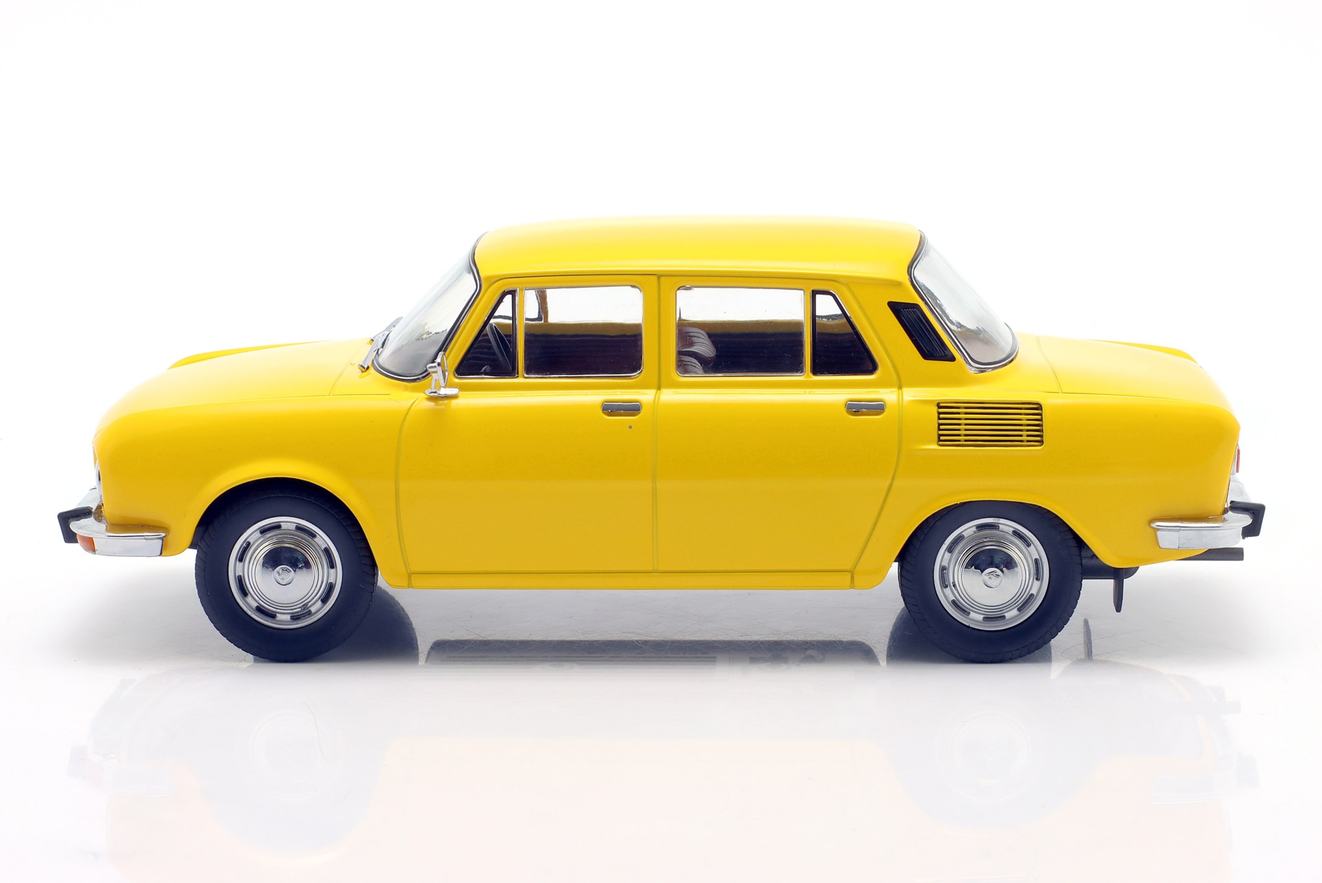 Skoda 100 L Baujahr 1969 gelb  ModelCar Group