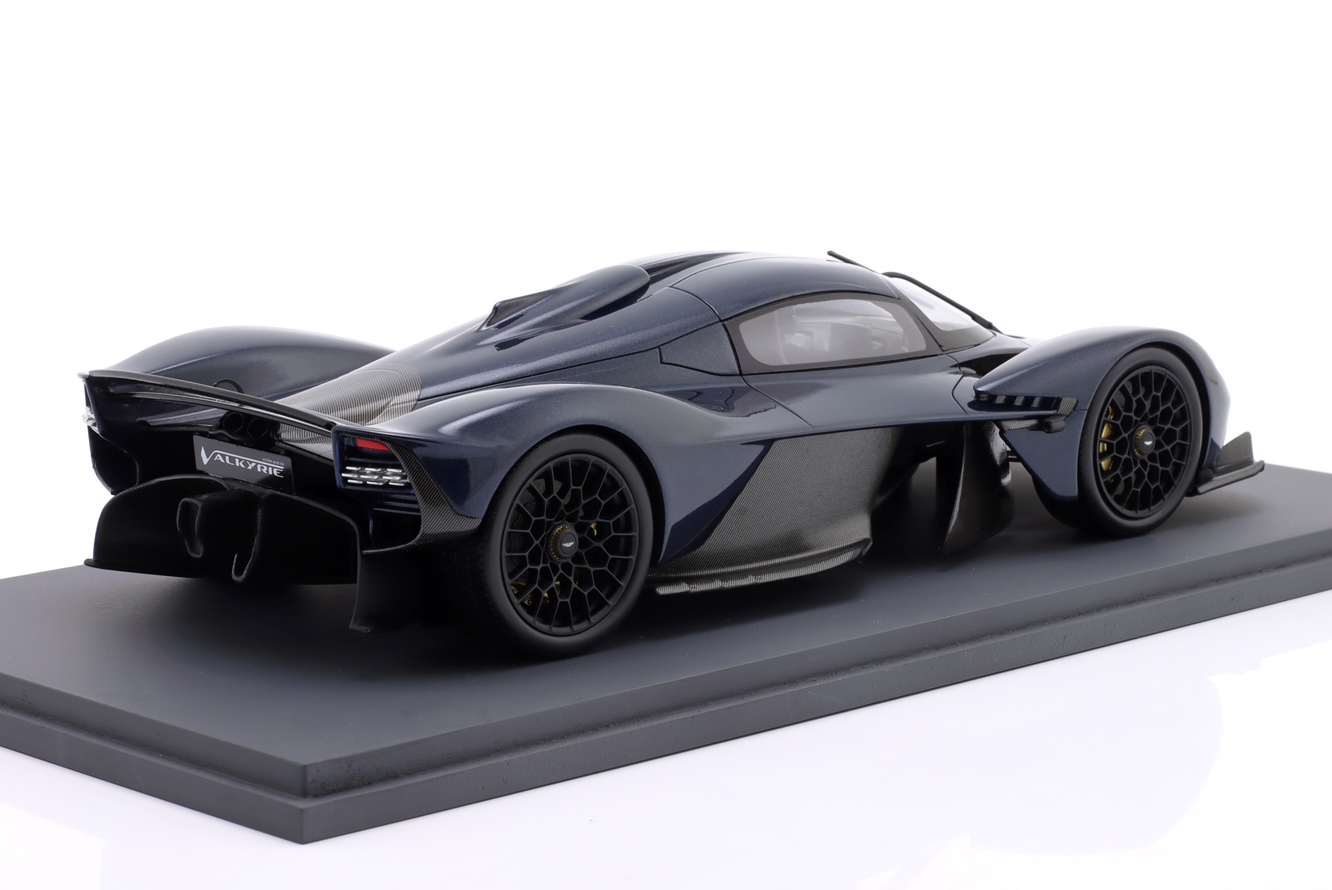 Aston Martin Valkyrie Baujahr 2021 dunkelblau  