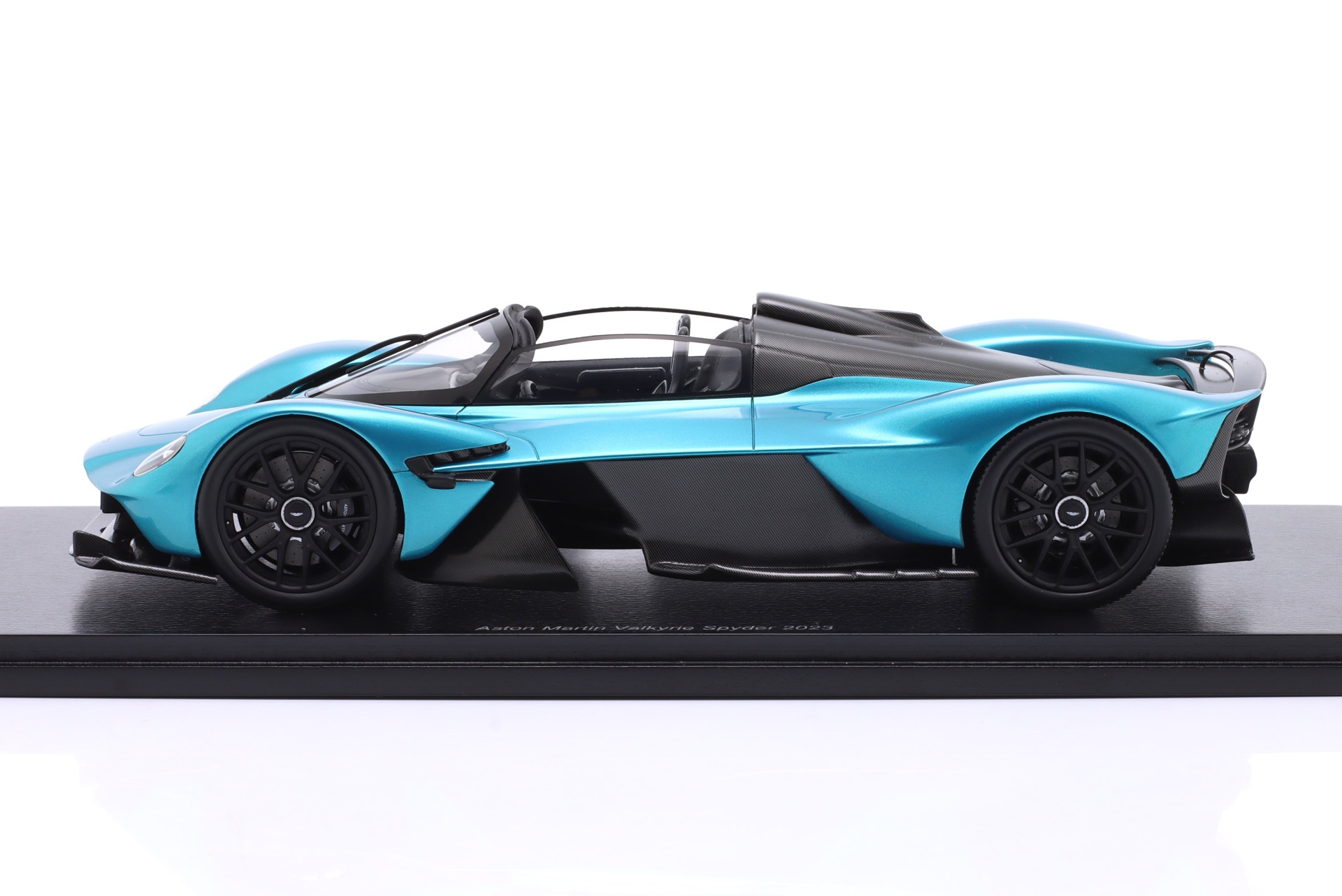 Aston Martin Valkyrie Spyder Baujahr 2023 t&uuml;rkis metallic  