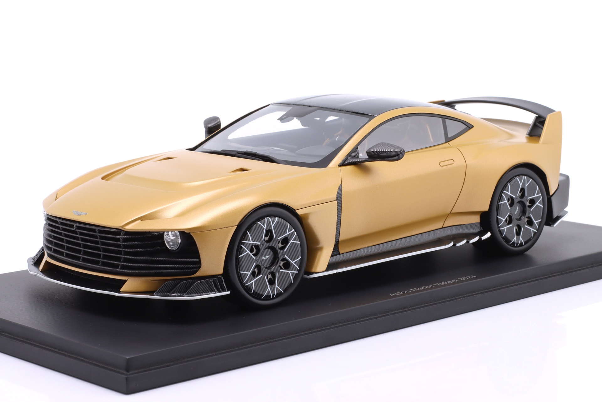 Aston Martin Valiant Baujahr 2024 gold  