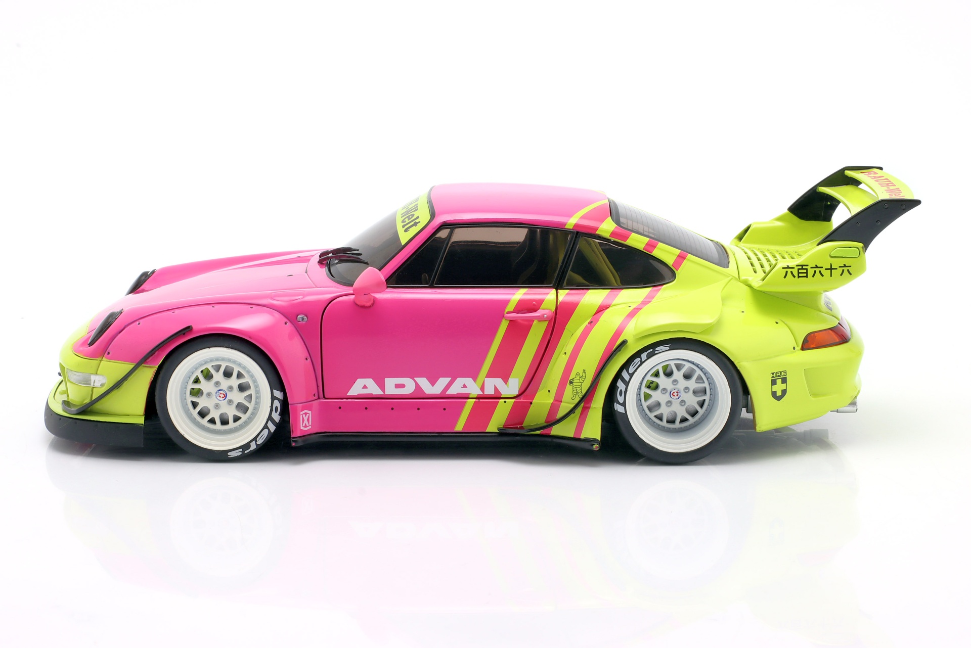 Porsche 911 (993) RWB Rauh-Welt Advan 2024 pink / gelb  