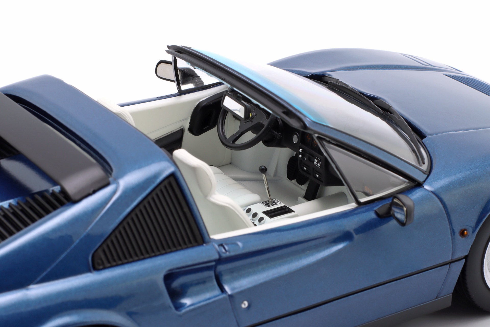 Ferrari 328 GTS Baujahr 1985 blau metallic  