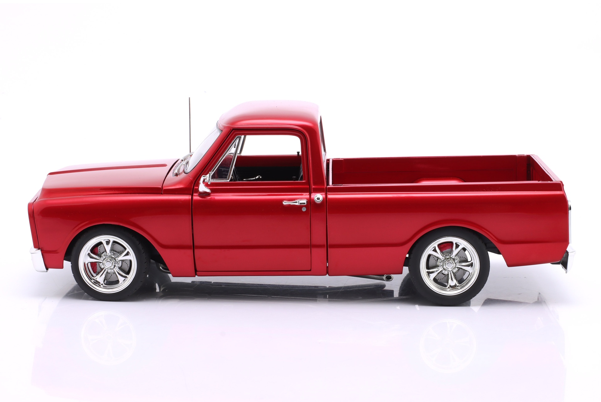 Chevrolet C-10 Custom Showtime Pickup LS3 Powered Baujahr 1967 rot  