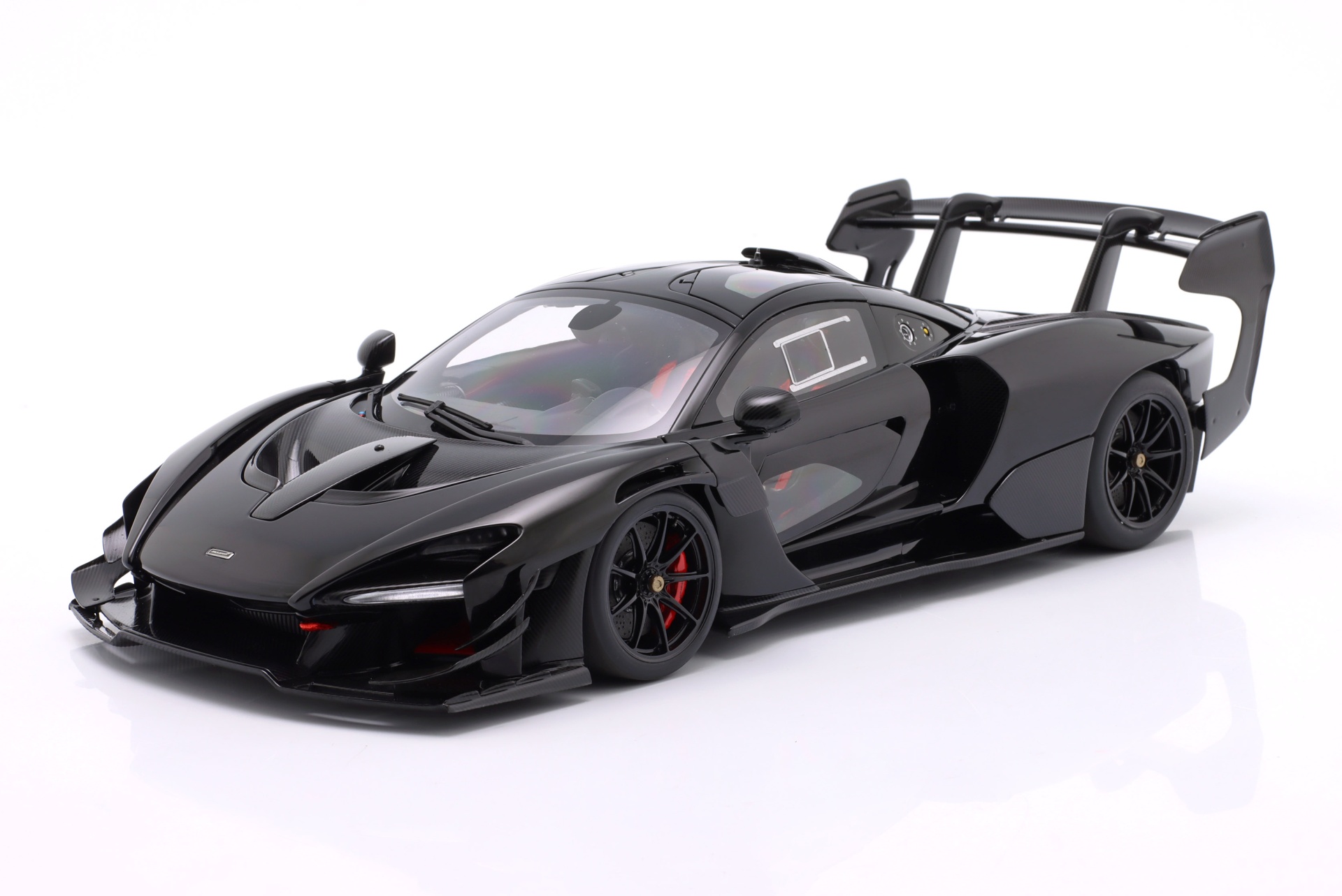 McLaren Senna GTR Baujahr 2019 onyxschwarz  