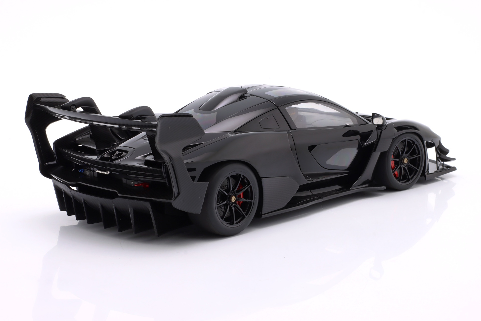 McLaren Senna GTR Baujahr 2019 onyxschwarz  