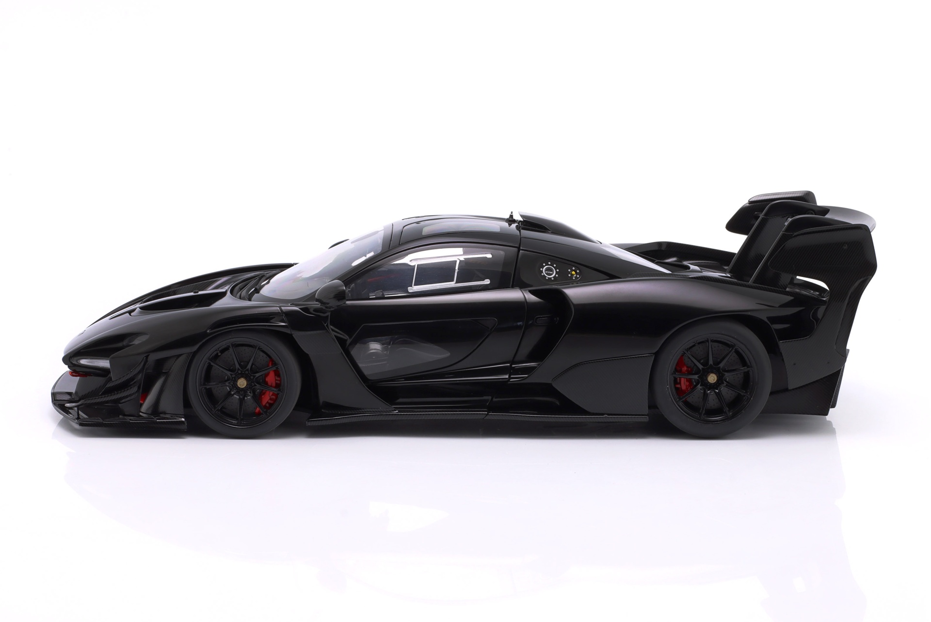 McLaren Senna GTR Baujahr 2019 onyxschwarz  