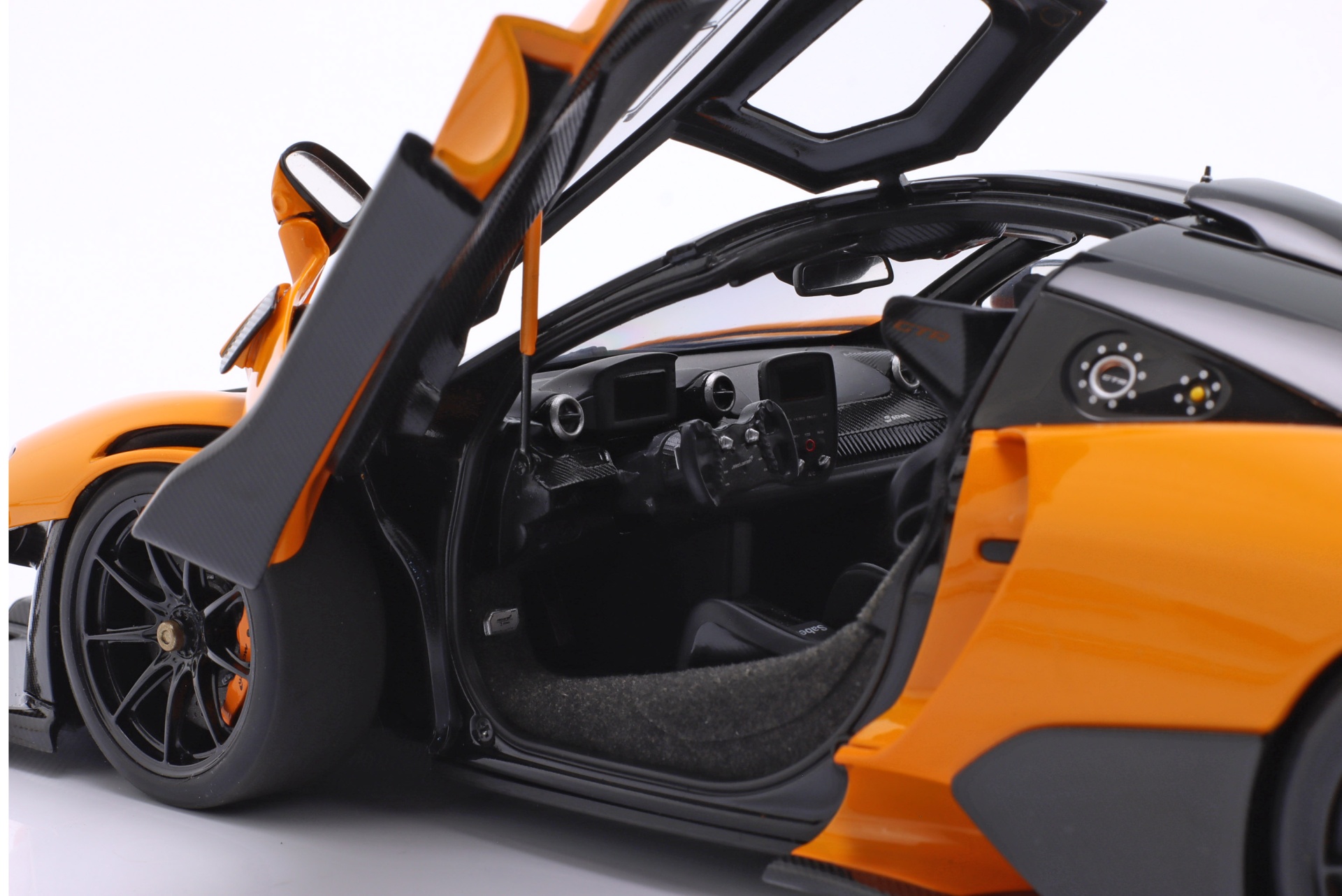McLaren Senna GTR Baujahr 2019 orange  