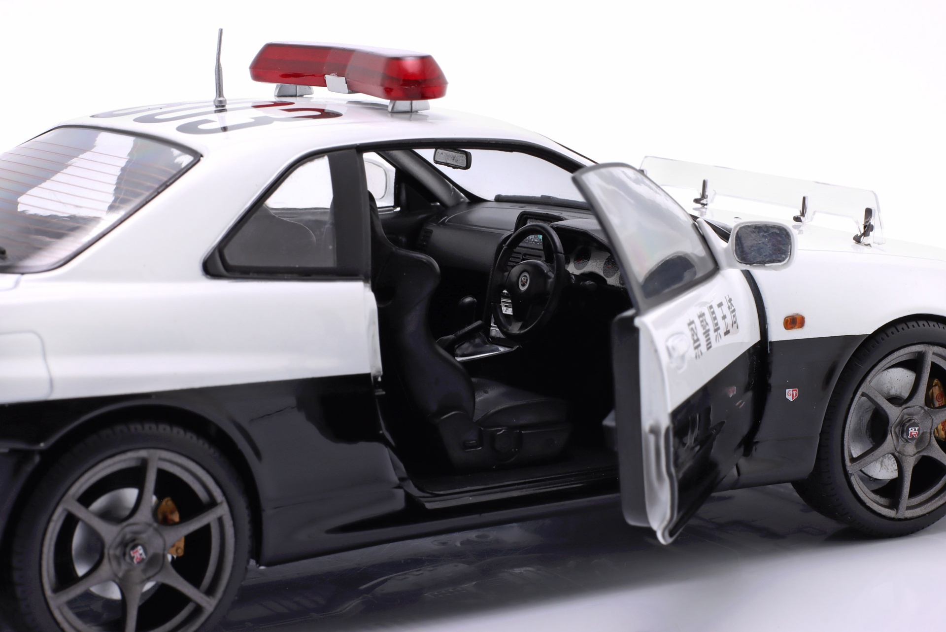 Nissan Skyline GT-R Polizei Japan Baujahr 1999 wei&szlig;  