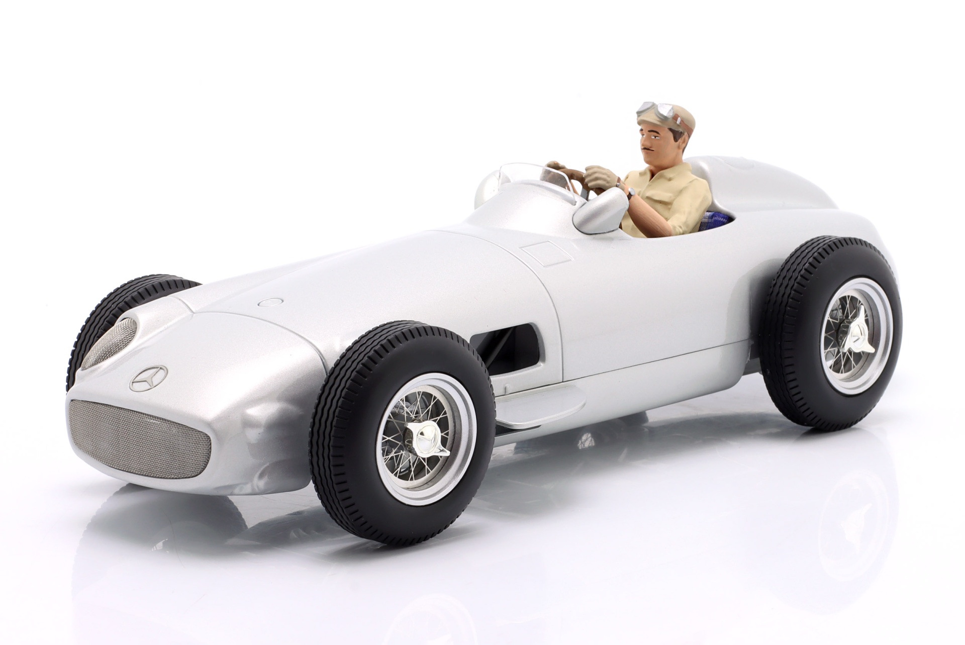 Sitzende Rennfahrer-Figur 20er/30er Jahre  Figurenmanufaktur