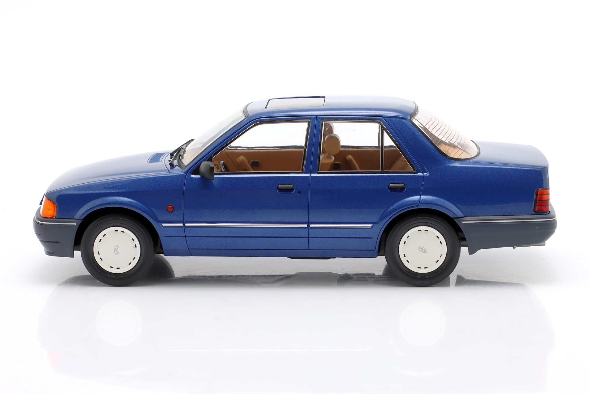Ford Orion MK II Baujahr 1986 blau metallic  ModelCar Group
