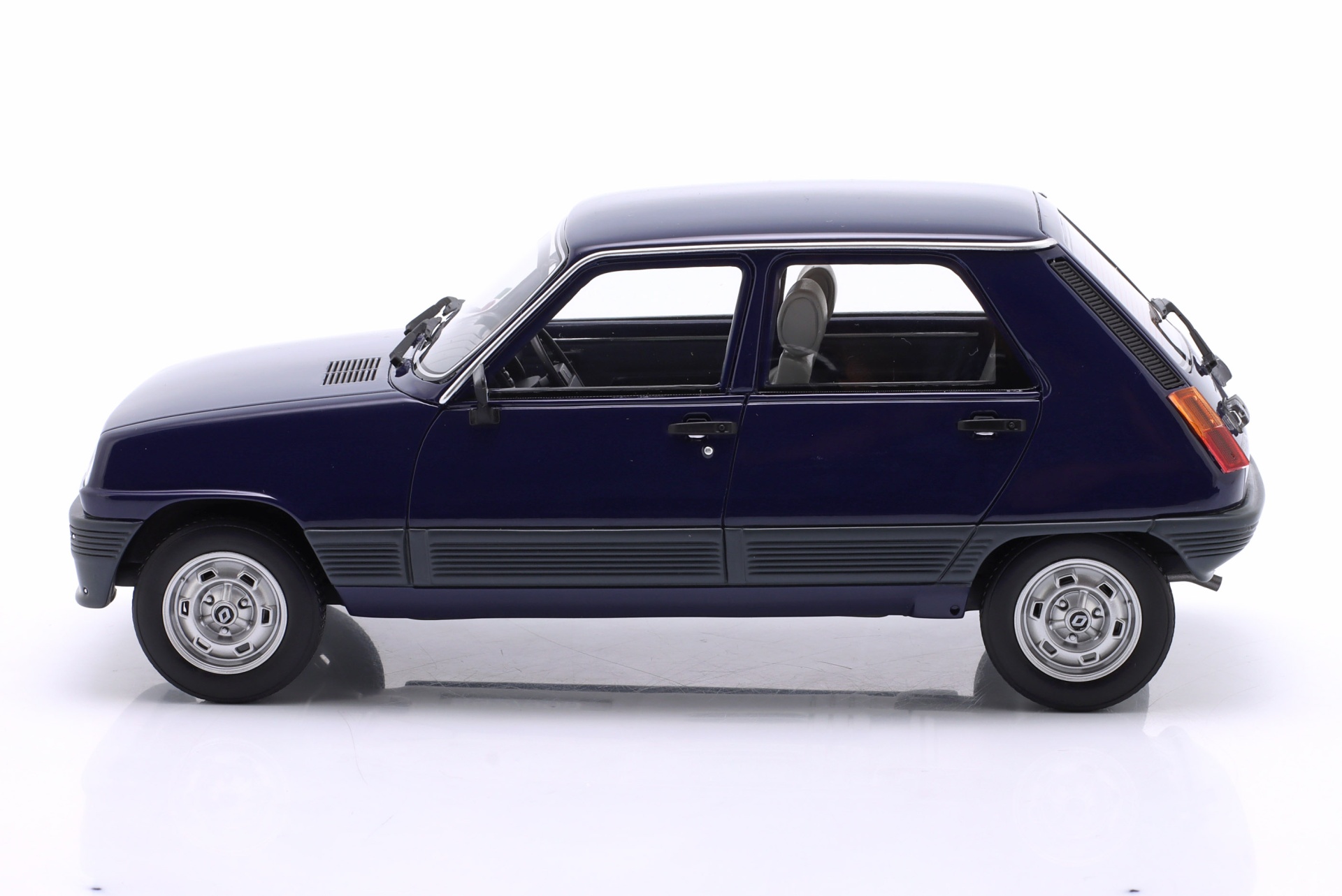 Renault 5 (R5) GTL Baujahr 1984 dunkelblau  OttOmobile