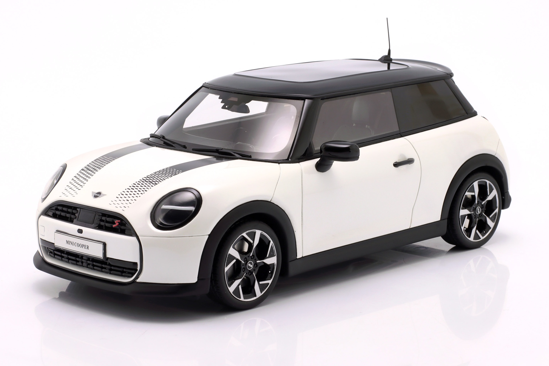Mini Cooper S Baujahr 2025 wei&szlig; metallic  OttOmobile