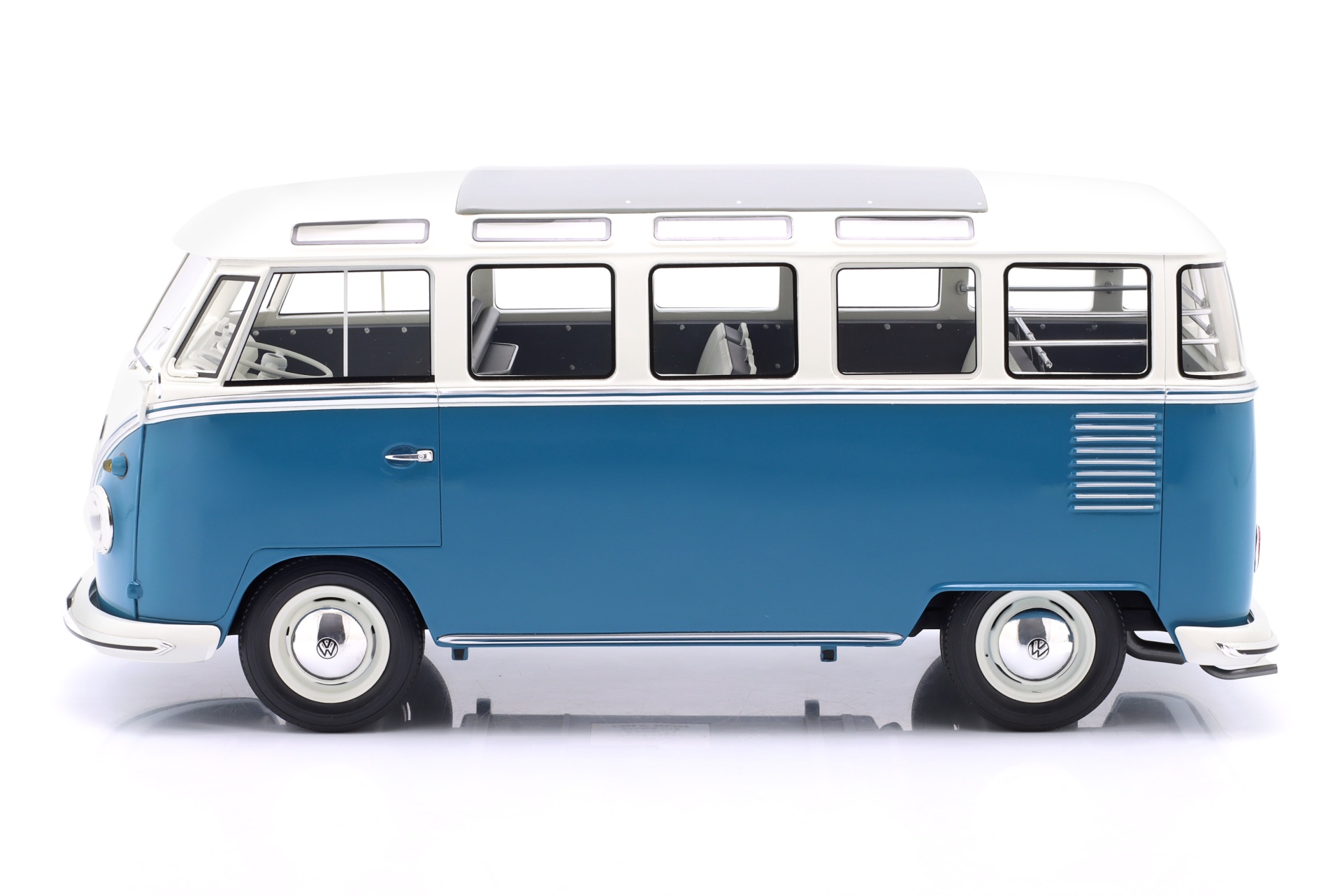 Volkswagen VW T1 (Typ 2) Samba Bus Baujahr 1962 blau / wei&szlig;  OttOmobile