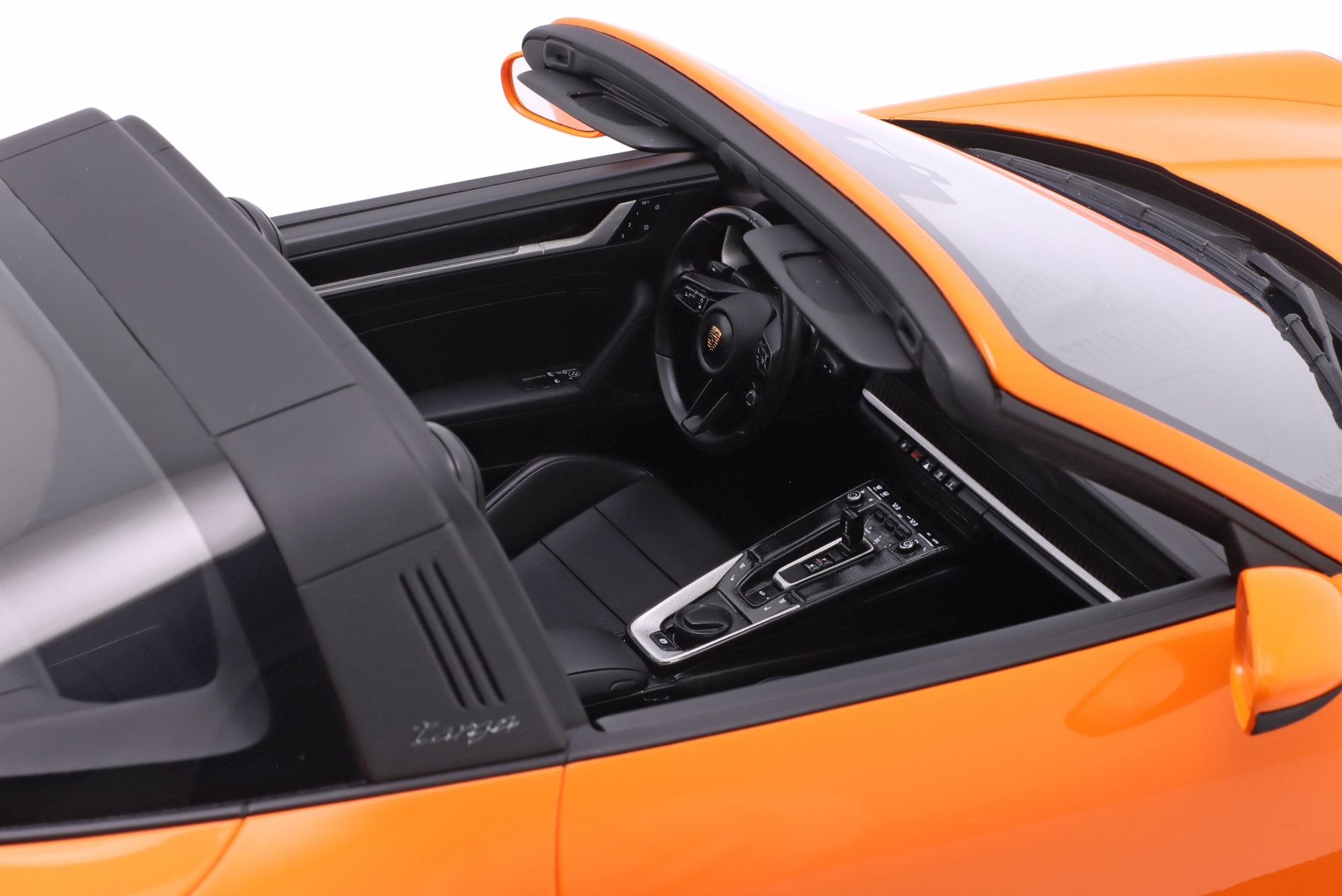 Porsche 911 (992) Targa 4S Baujahr 2021 pastellorange  GT-Spirit
