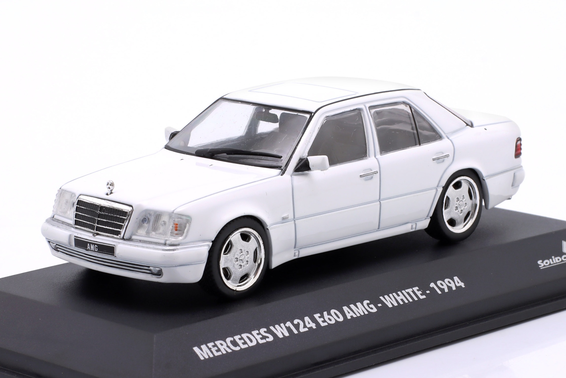 Mercedes-Benz E60 AMG (W124) Baujahr 1994 wei&szlig; 1:43 Solido