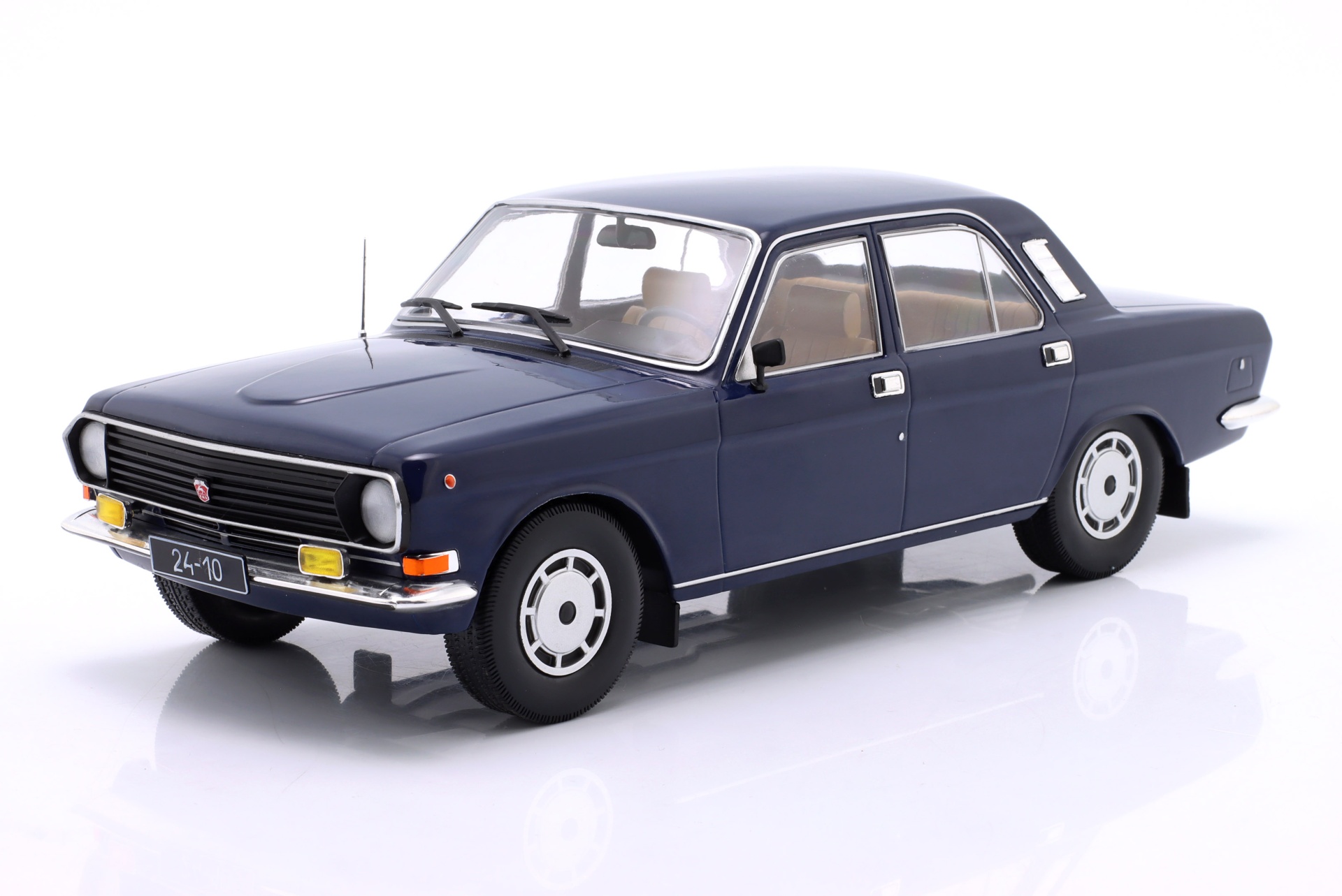 Wolga M24-10 Baujahr 1985 dunkelblau  ModelCar Group