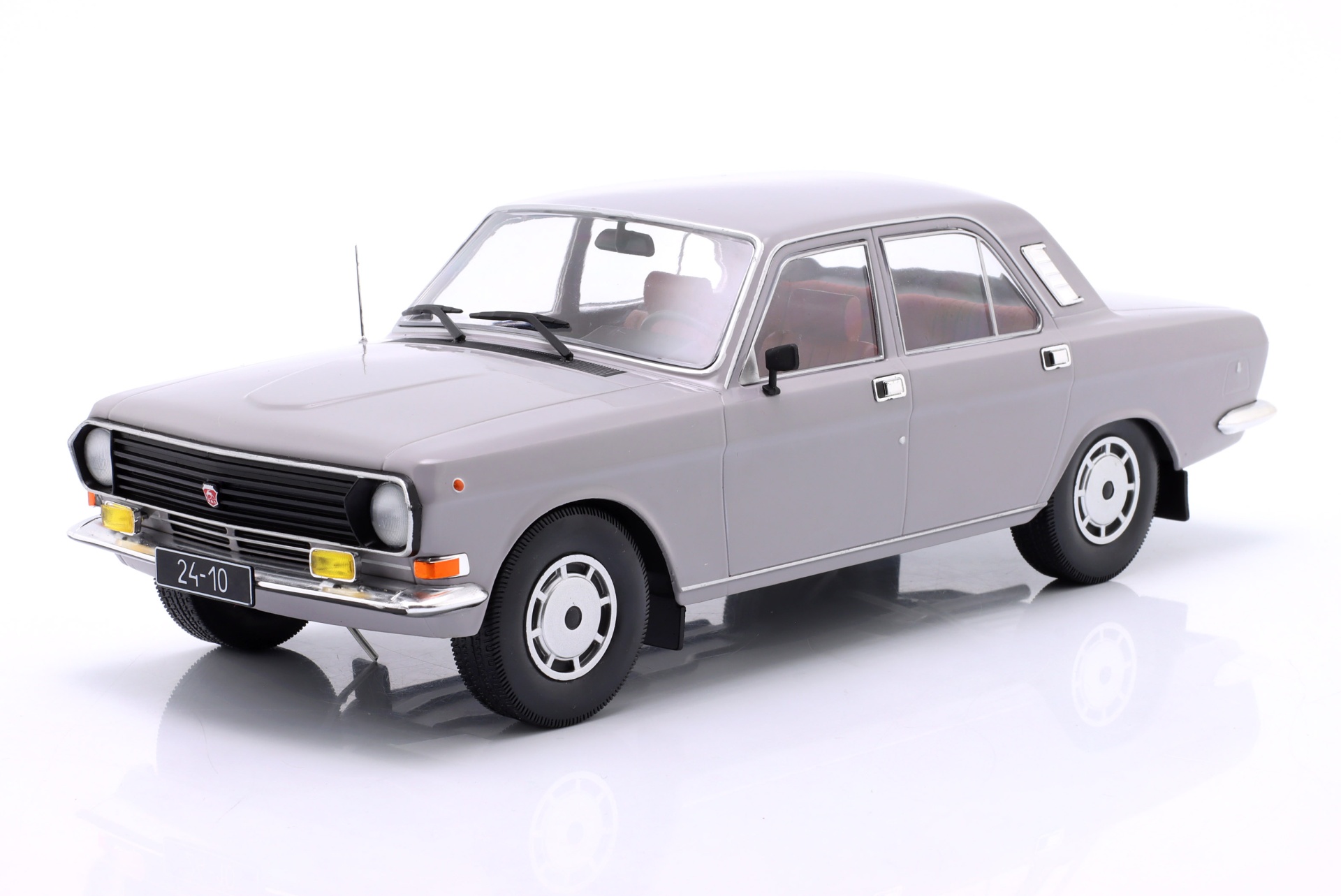 Wolga M24-10 Baujahr 1985 hellgrau  ModelCar Group