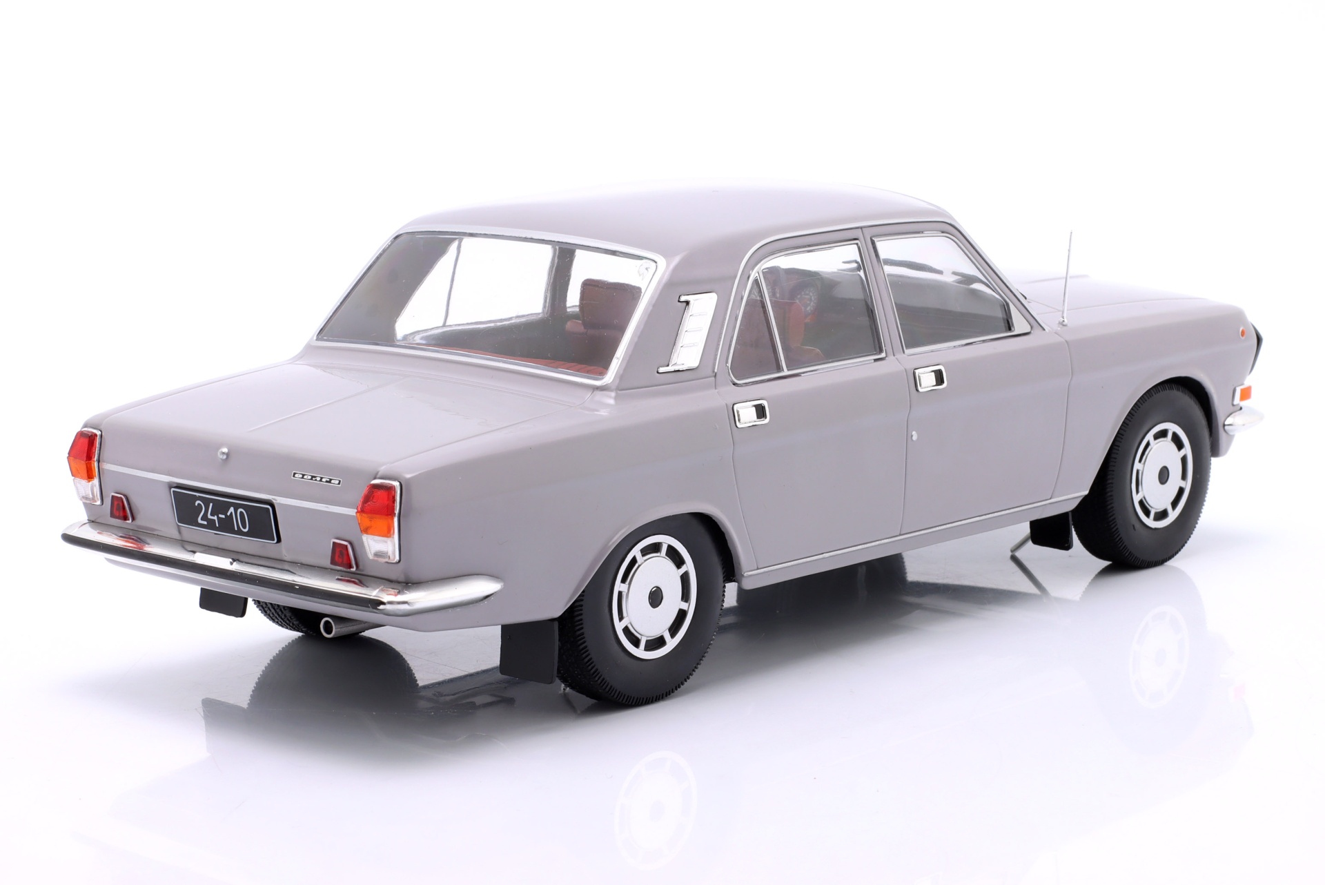 Wolga M24-10 Baujahr 1985 hellgrau  ModelCar Group