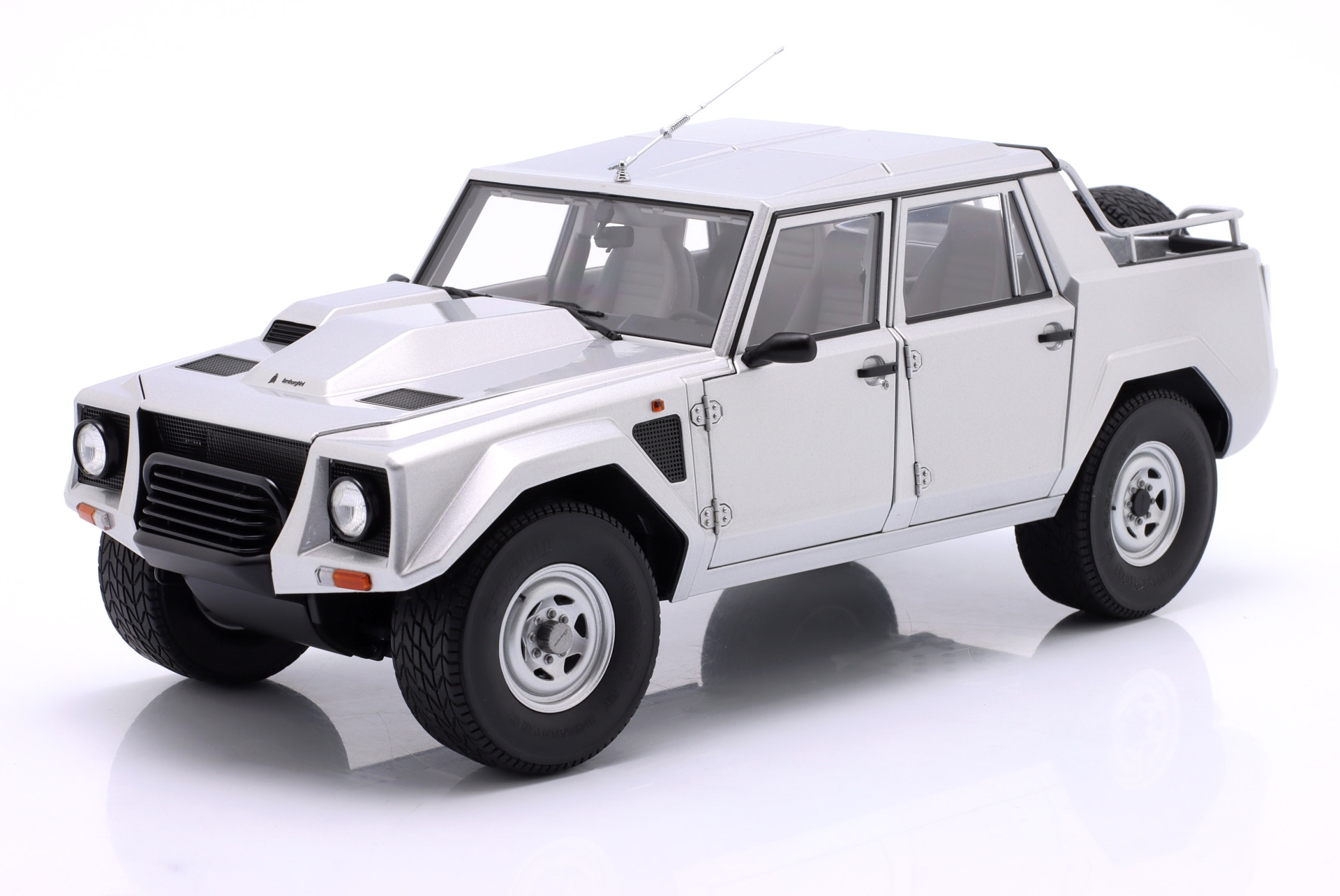 Lamborghini LM002 silber metallic  