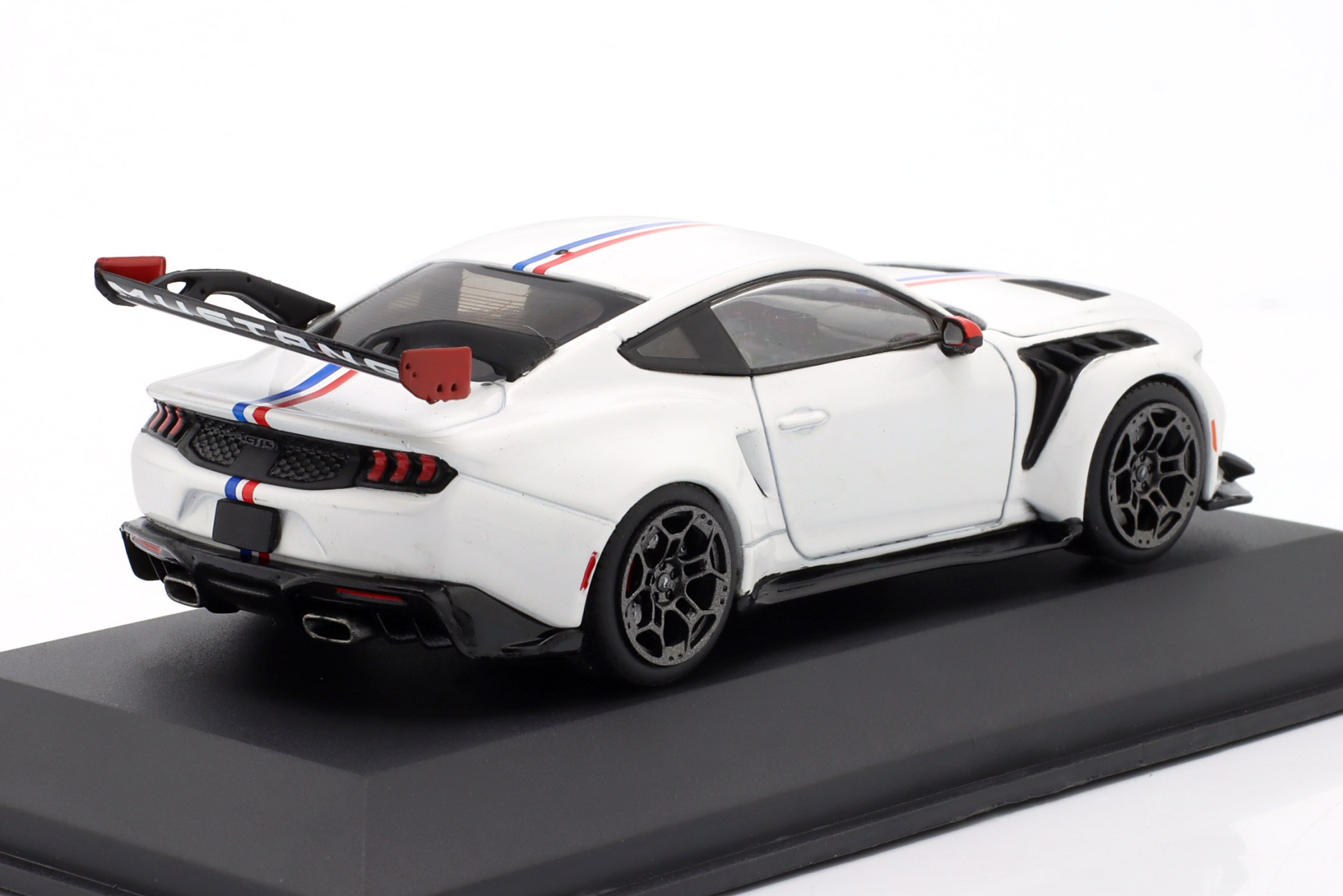 Ford Mustang GTD Baujahr 2025 wei&szlig; / Dekor  