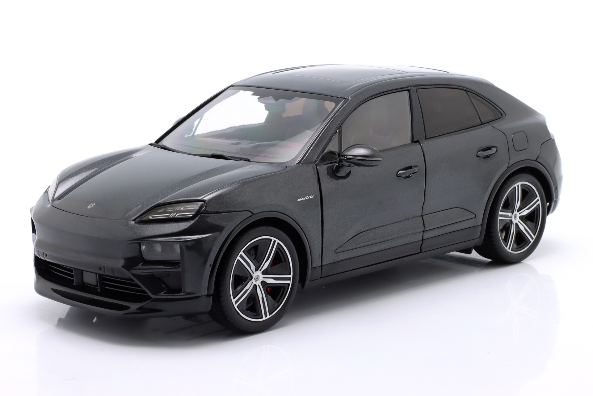 Porsche Macan Turbo H2 Baujahr 2024 volcan grau  