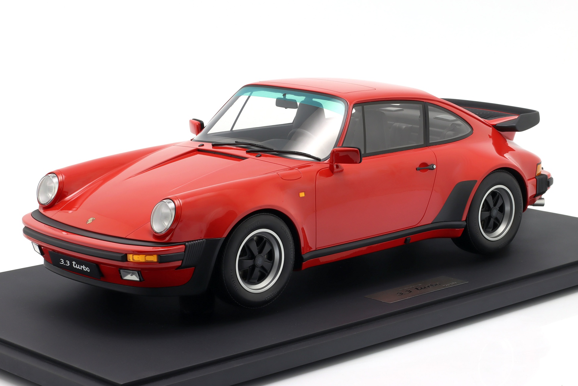 Porsche 911 (930) Turbo 3.3 Baujahr 1989 Indian rot 1:8 GT-Spirit
