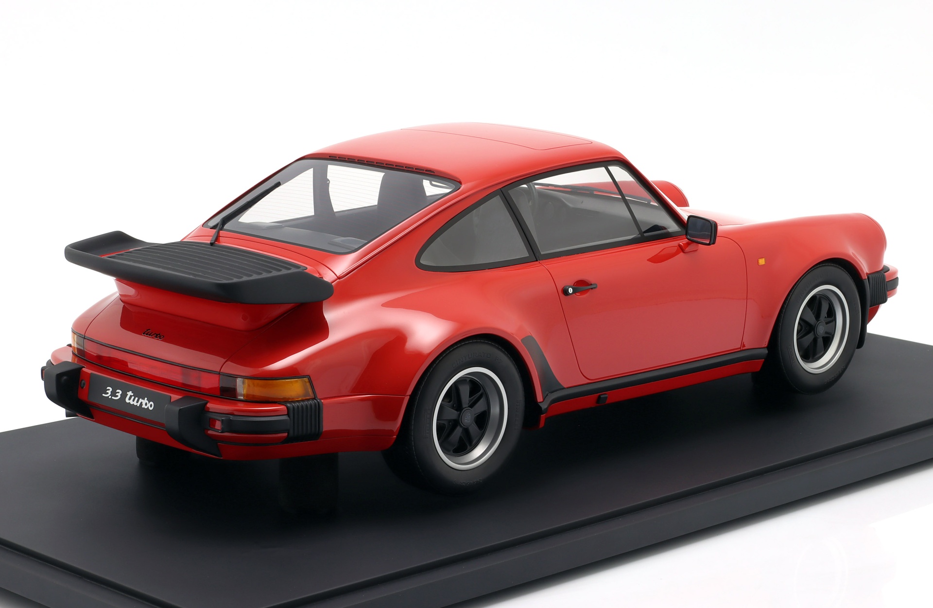 Porsche 911 (930) Turbo 3.3 Baujahr 1989 Indian rot 1:8 GT-Spirit