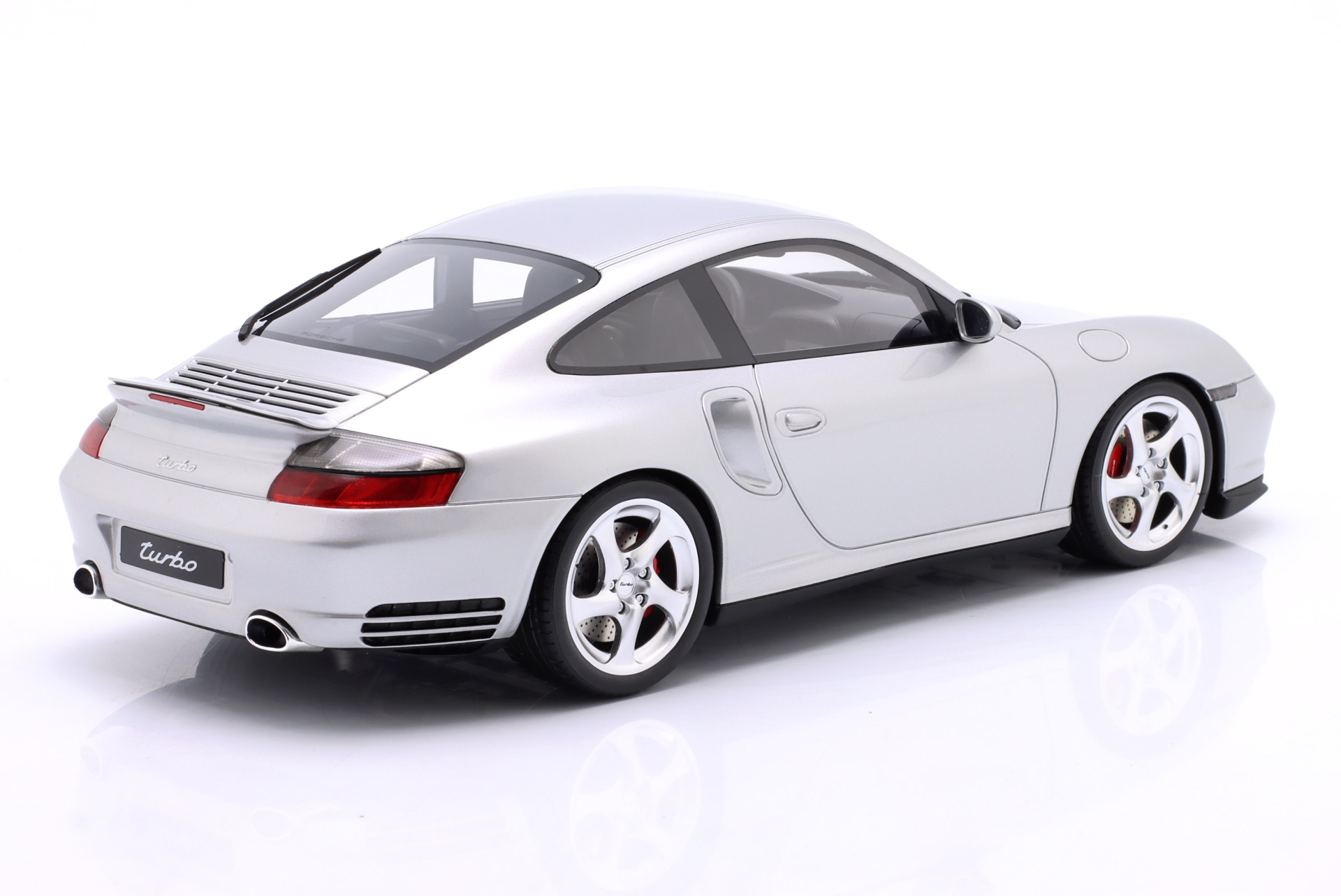 Porsche 911 (996.2) Turbo Baujahr 2001 Polarsilber  GT-Spirit