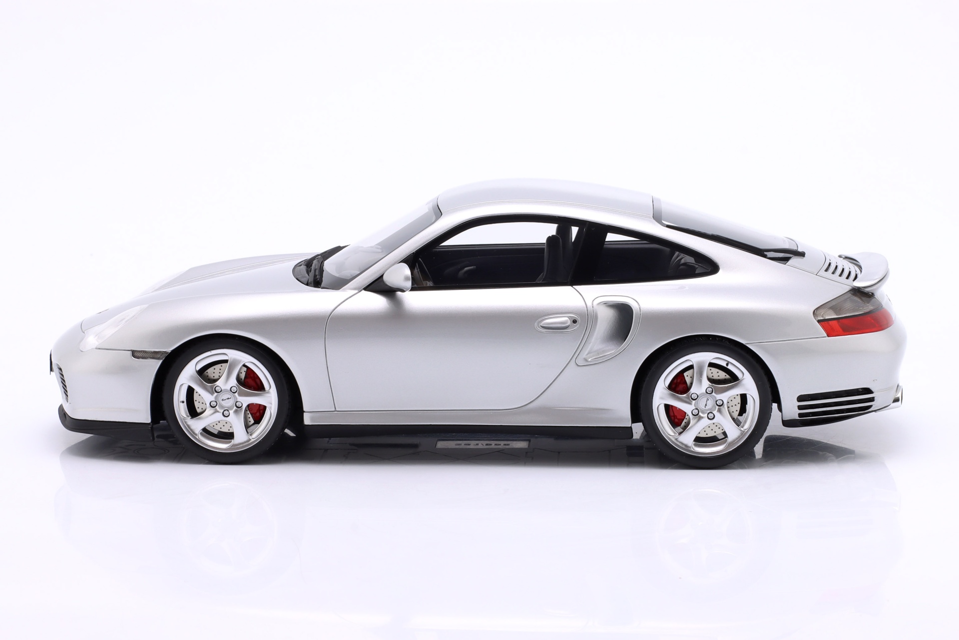 Porsche 911 (996.2) Turbo Baujahr 2001 Polarsilber  GT-Spirit