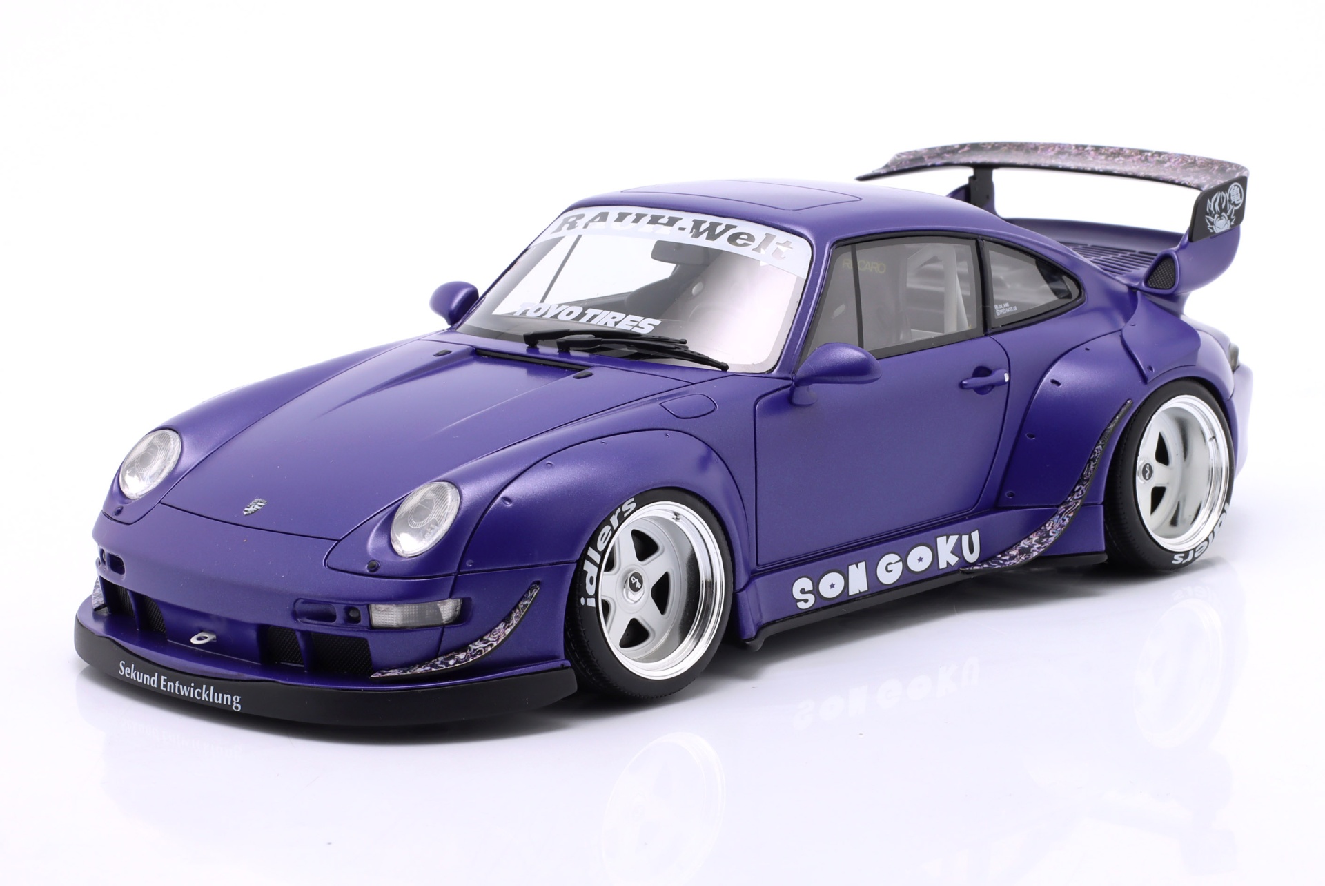 Porsche 911 (993) RWB Rauh-Welt Son Goku Baujahr 2024 lila  GT-Spirit