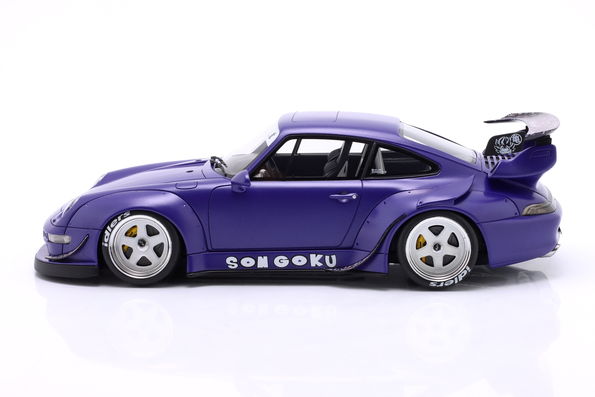 Porsche 911 (993) RWB Rauh-Welt Son Goku Baujahr 2024 lila  GT-Spirit