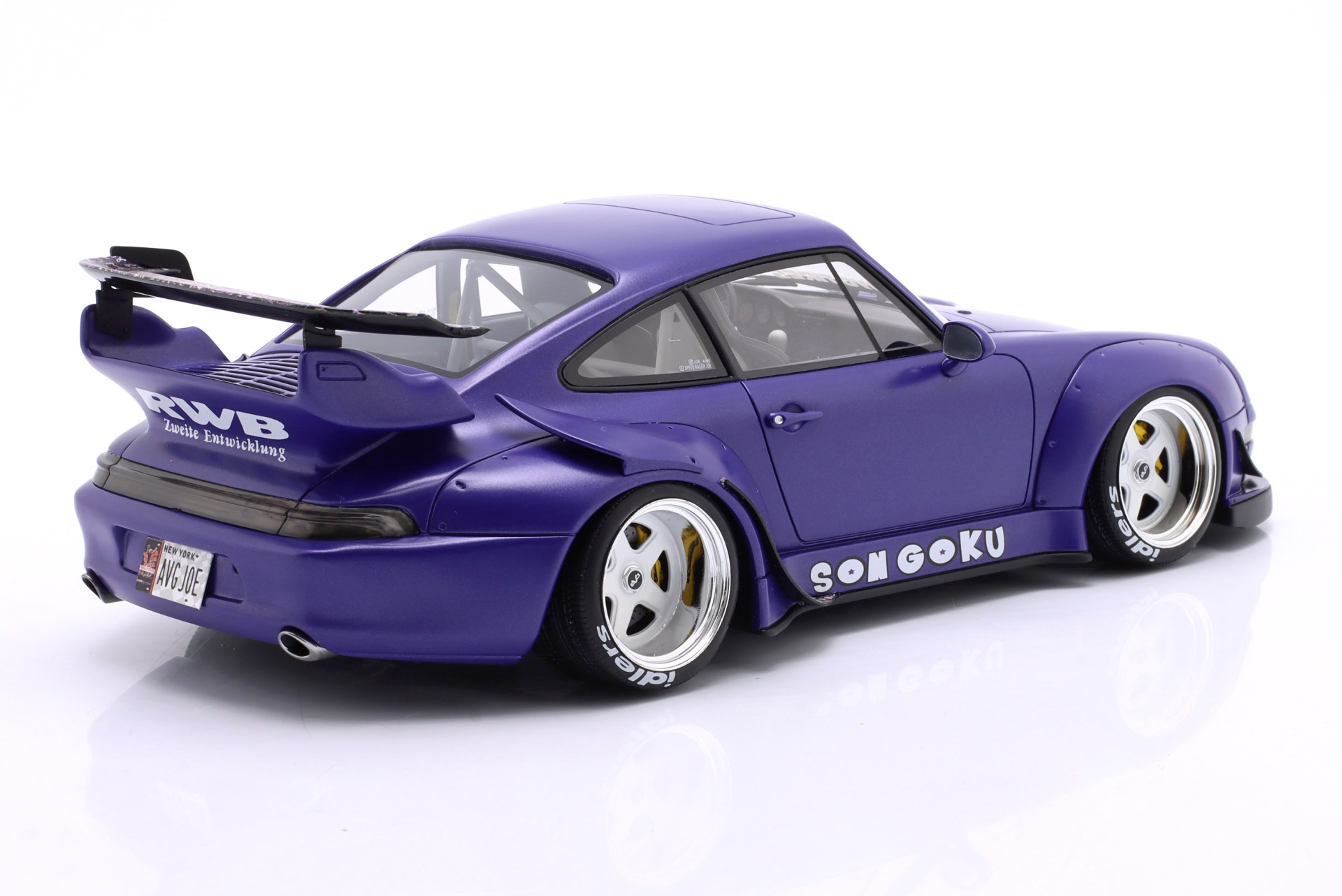Porsche 911 (993) RWB Rauh-Welt Son Goku Baujahr 2024 lila  GT-Spirit
