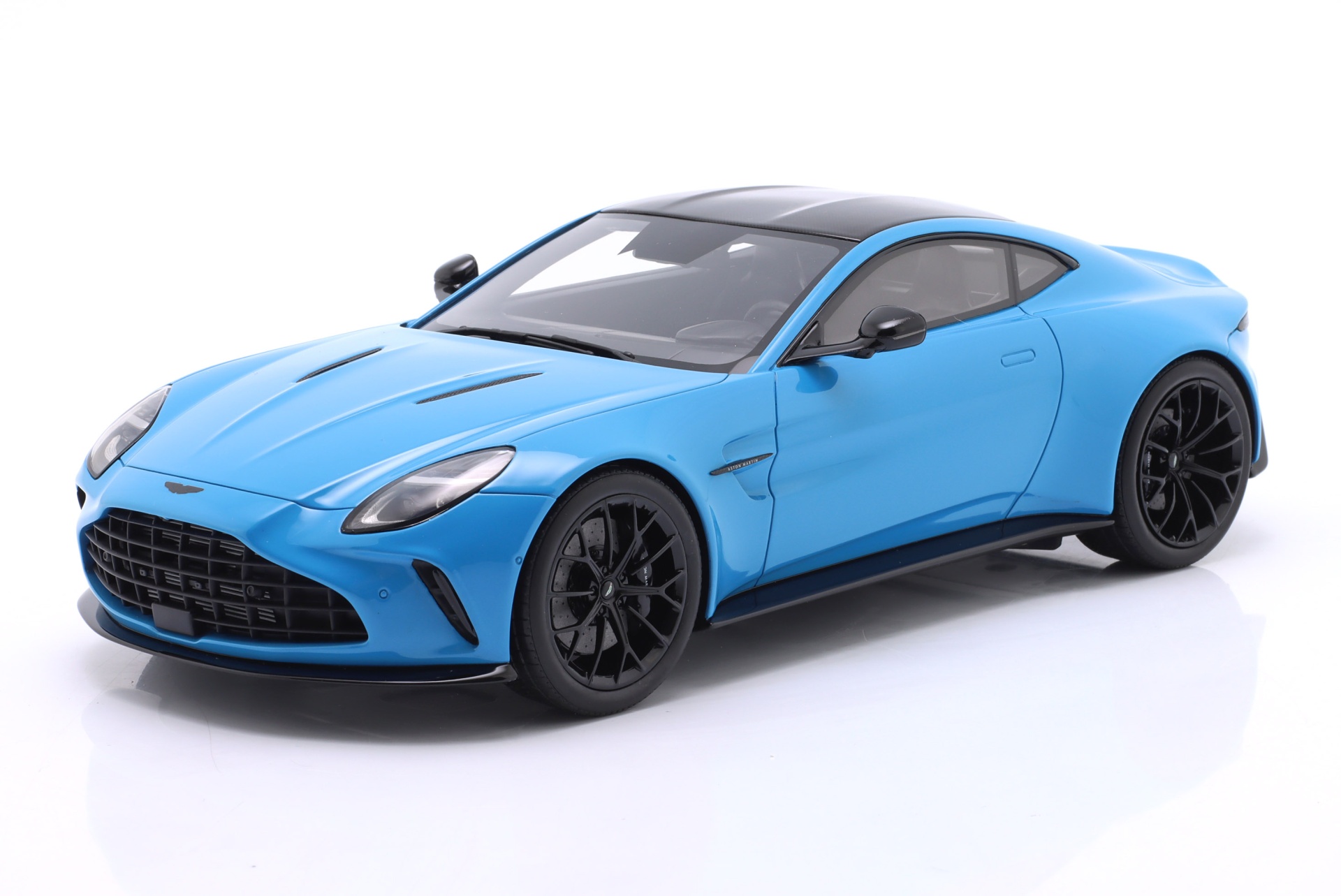 Aston Martin Vantage Baujahr 2024 elwood blau  GT-Spirit