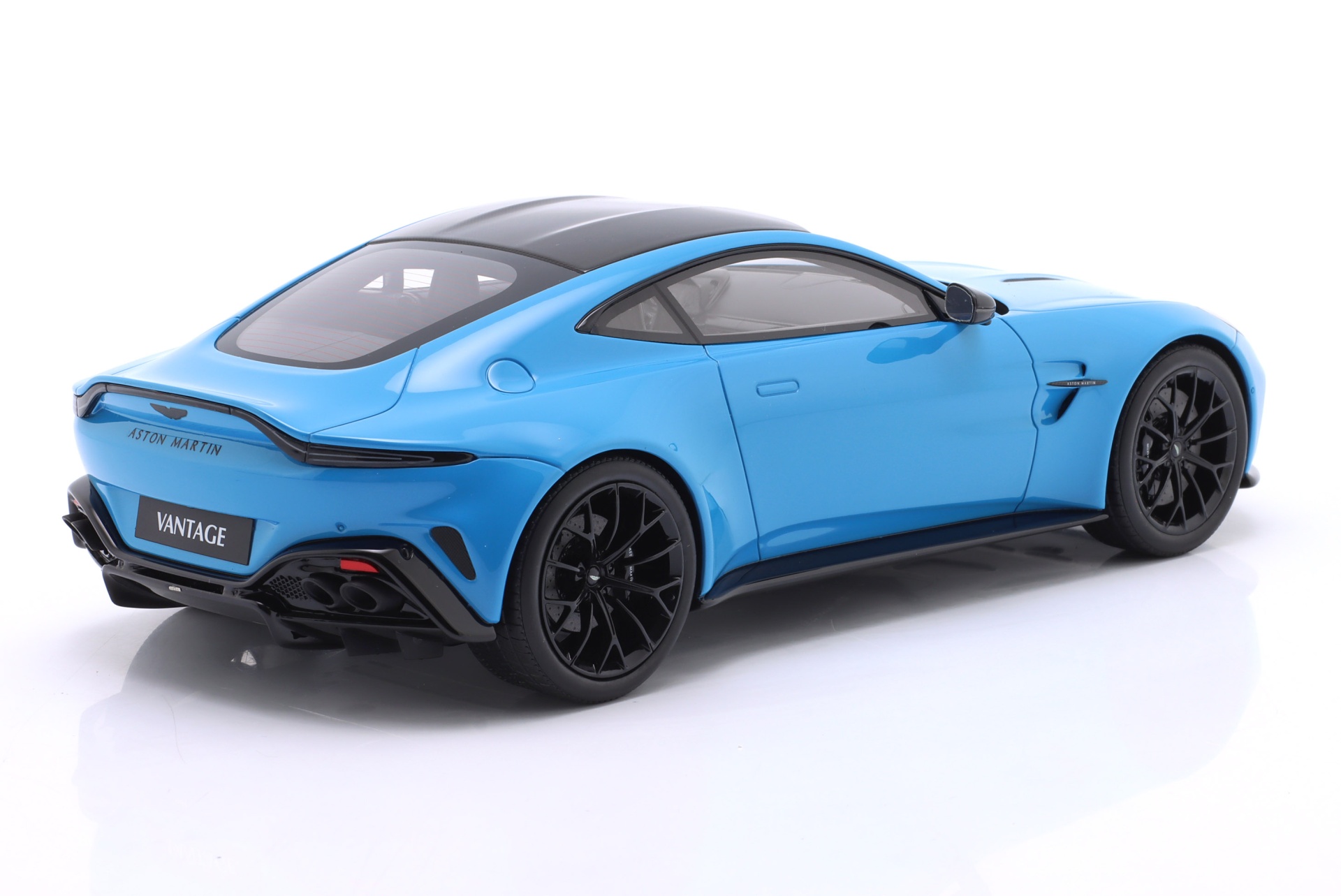 Aston Martin Vantage Baujahr 2024 elwood blau  GT-Spirit