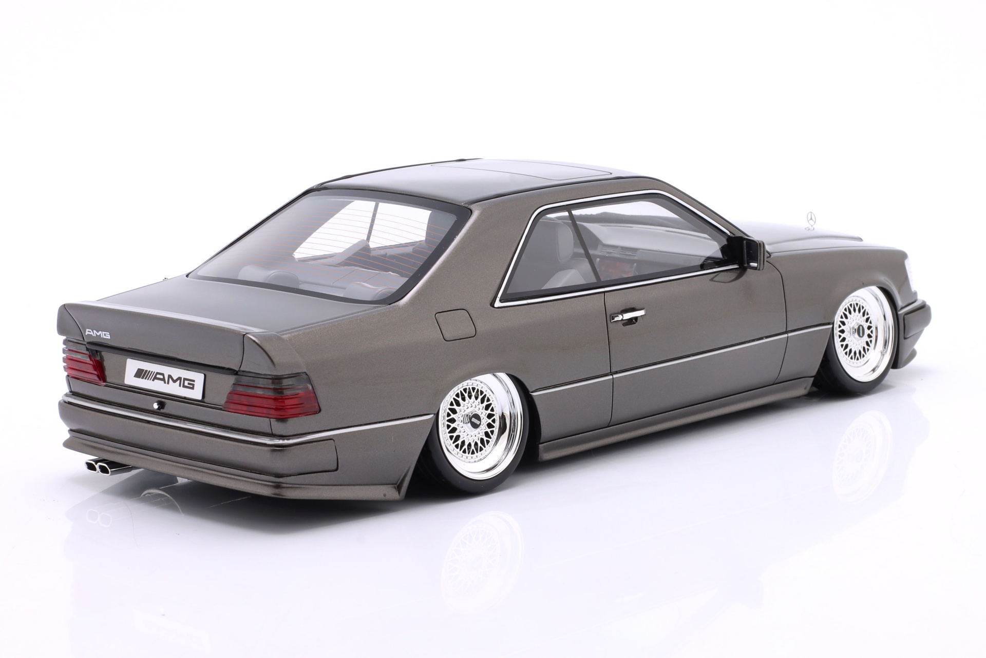 Mercedes-Benz C124 AMG Stance Baujahr 2022 grau metallic  OttOmobile