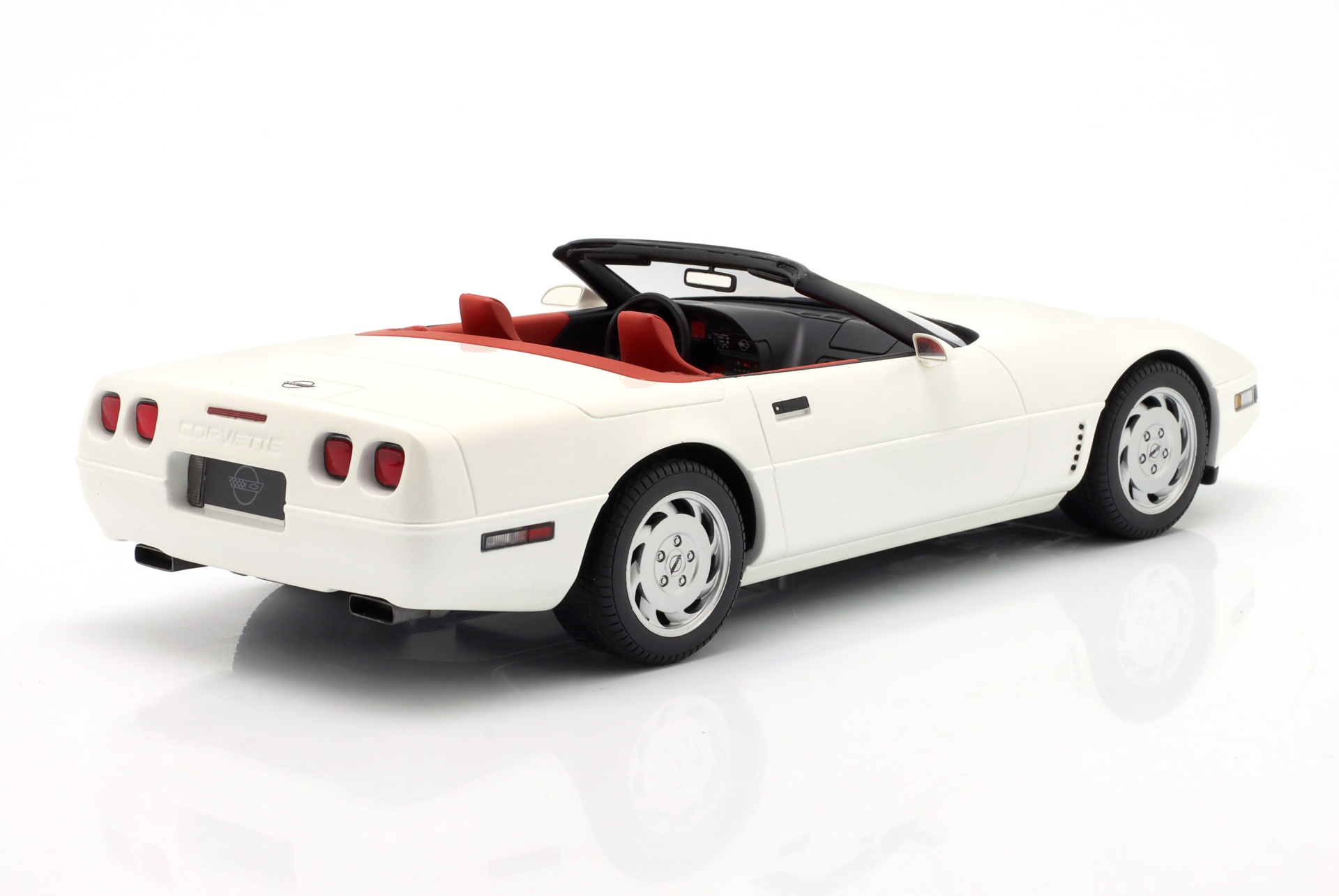 Chevrolet Corvette C4 Cabrio Baujahr 1995 arktiswei&szlig;  GT-Spirit