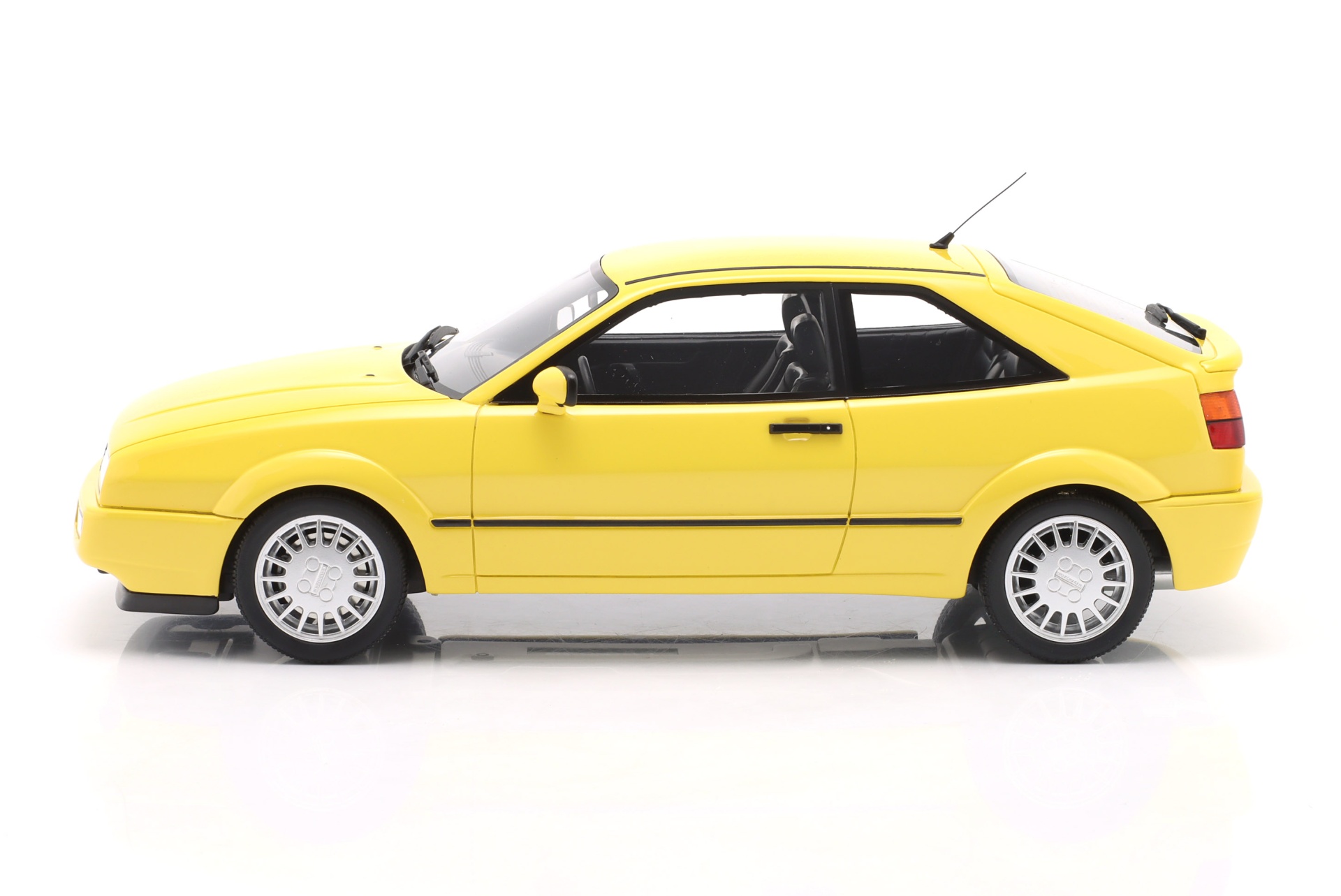 Volkswagen Corrado G60 Baujahr 1988 nuggetgelb  OttOmobile