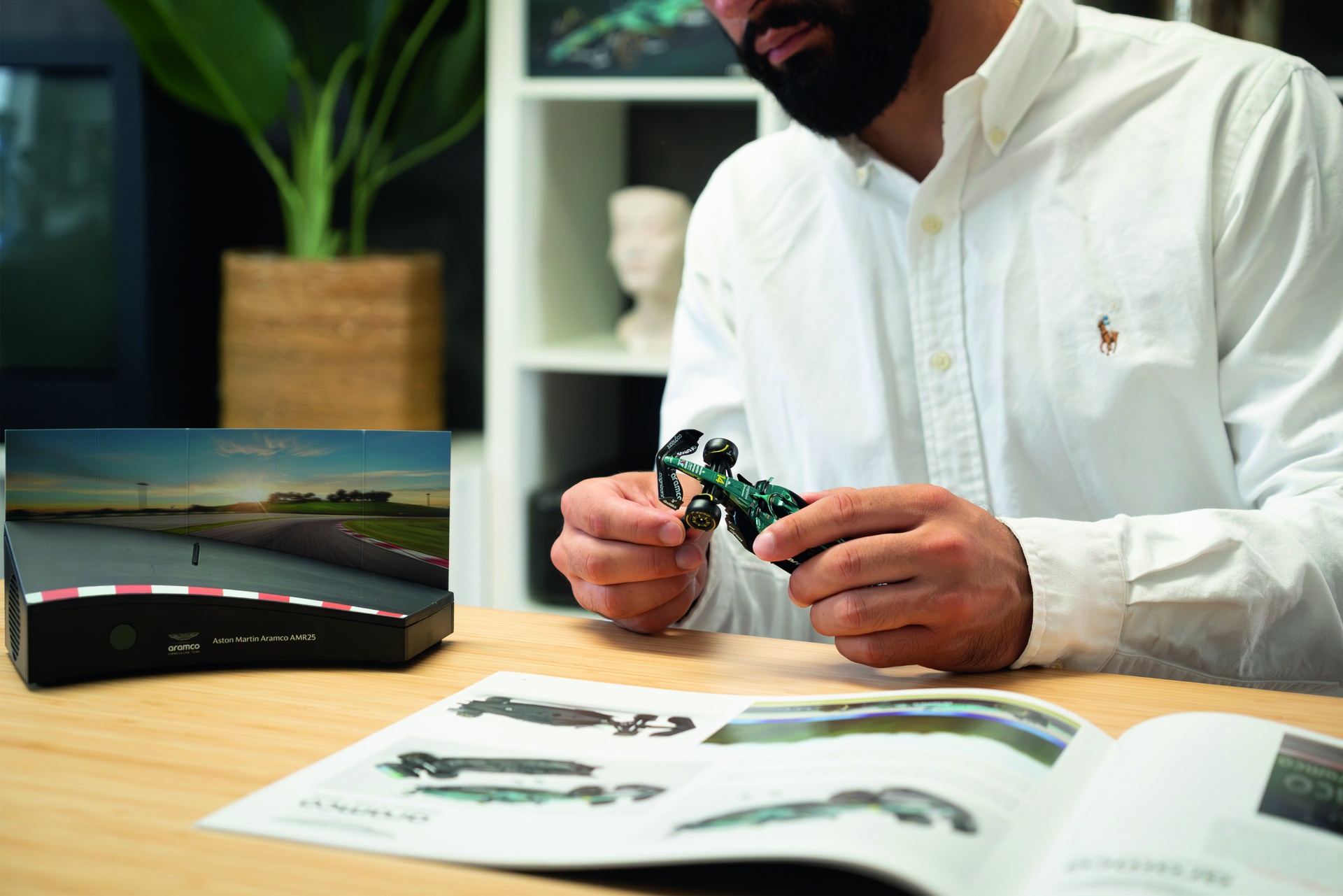 Fernando Alonso Aston Martin Aramco Formel 1 Adventskalender  